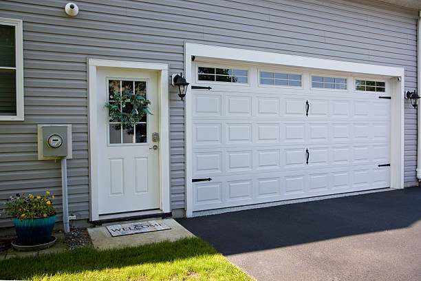 24/7 Emergency Garage Door Panel Replacement experts in Parchment, MI